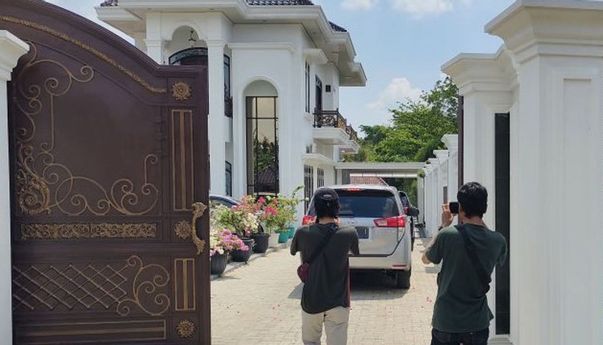 Geledah Ruman Mewah Rektor Unila Terkait Kasus Suap Maba, KPK Sita Uang Dolar dan Euro