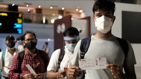 Agar Tak Dikarantina, WNI yang Tiba dari India Sogok Rp6,5 Juta ke 'Pegawai Bandara'
