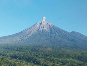 Gunung Semeru Erupsi Lagi, Tinggi Letusan Capai 1.000 Meter di Atas Puncak