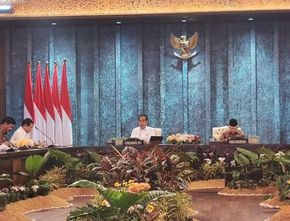 Presiden Jokowi Pimpin Sidang Kabinet Paripurna Pertama di Istana Garuda IKN