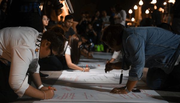 Doa Ratusan Warga untuk 29 Korban Tewas Penembakan Massal Thailand