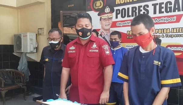 Polisi Tangkap Pelaku Judi Online di Tegal Saat Tengah Isi Bensin