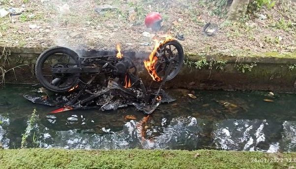 Berita Kriminal: Beruntung, Tubuh Penjambret di Palembang Dilumuri Bensin dan Dibakar Massa tapi Masih Hidup