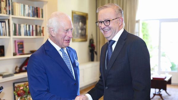 Raja Charles III Diteriaki “Lakukan Genosida” oleh Senator Australia saat Berkunjung ke Canberra