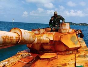 Bikin Geger! TNI AL Temukan Tiruan Tank di Perairan Natuna, Jebakan dari Pihak Asing?