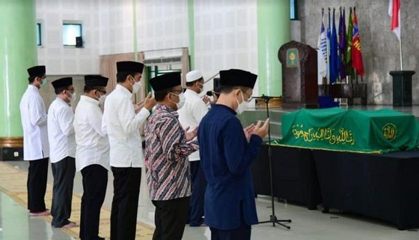 Layat Jenazah Artidjo Alkostar, Jokowi: Beliau Penegak Hukum Berintegritas Tinggi