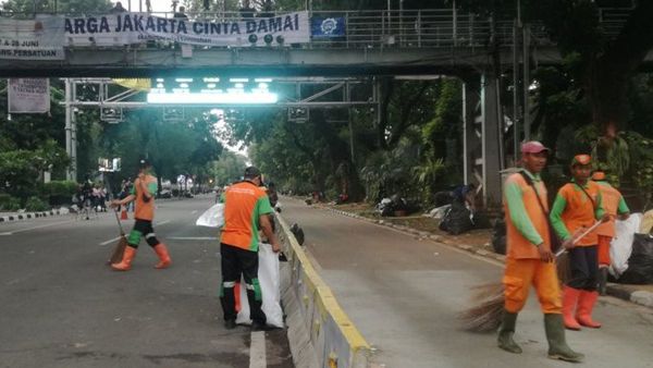 Pemprov DKI Siagakan 3.000 Petugas Kebersihan dan Ratusan Truk Sampah selama Libur Lebaran 2023