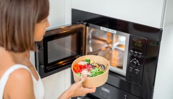 5 Makanan Ini Sebaiknya Tidak Dipanaskan Menggunakan Microwave