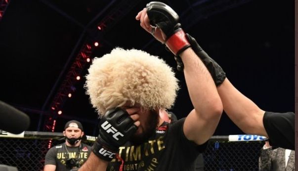 Khabib Nurmagomedov Putuskan Pensiun Usai Kalahkan Justin Gaethje di UFC 254, Alasannya Bikin Haru