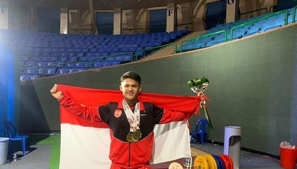 Luar Biasa! Lifter Rizky Juniansyah Sabet 3 Medali Emas di Kejuaraan Dunia Remaja