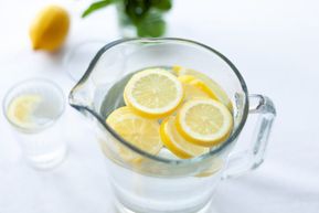 Efek Samping Minum Air Lemon Berlebihan, Salah Satunya Bisa Rusak Gigi