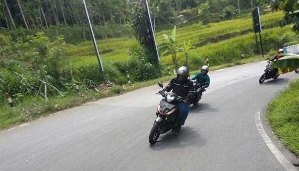 Patuhi Aturan Berkendara! Inilah Tips Naik Motor di Jalan yang Wajib Diketahui