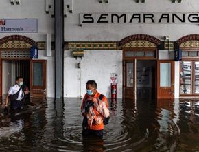 Banjir Semarang Rendam Jantung Kota Venice van Java