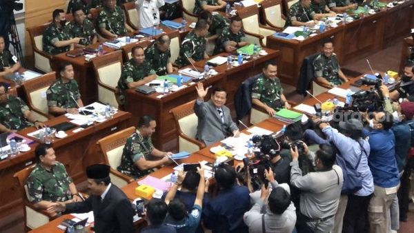 Diisukan Konflik, Panglima TNI dan KSAD Kompak Hadiri Rapat Kerja dengan Komisi I DPR