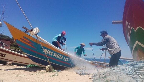 Terbaru: Nelayan Pantai Drini Jual Ikan Layur hingga Cilacap