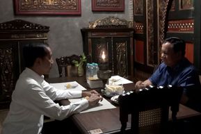 Makan Malam Bersama Jokowi di Angkringan Solo, Prabowo Sebut Tak Bahas Politik