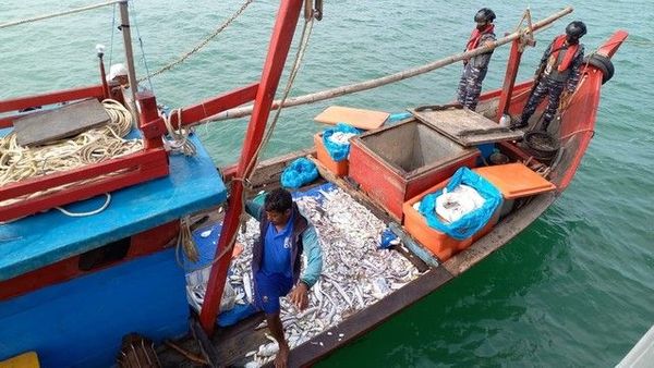 Berita Kriminal: 2 Kapal Ikan di Aceh Timur Diamankan TNI AL, Ilegal dan Gunakan Jaring Pukat