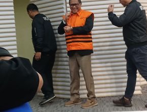 Pakai Rompi Oranye, Hasto Resmi Ditahan KPK