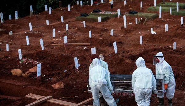 Ternyata Penggali Makam Jenazah Covid-19 Alami Kejadian Mistis, Diikuti Wanita Tua Pakai Linggis sampai Suara Terima Kasih