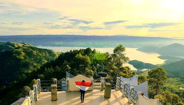 Menara Pandang Tele Desa Turpuk Limbong, Spot Terbaik Menikmati Seksinya Danau Toba