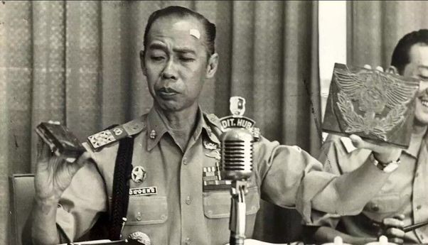 Kisah Kapolri Hoegeng: Polisi Jujur yang Dipecat Soeharto setelah Ungkap Penyelundupan Mobil Mewah