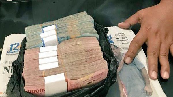Heboh Driver Ojol Temukan Uang Rp80 Juta di Bagasi dan Mengembalikannya ke Penumpang Tak Kurang Sepeser Pun