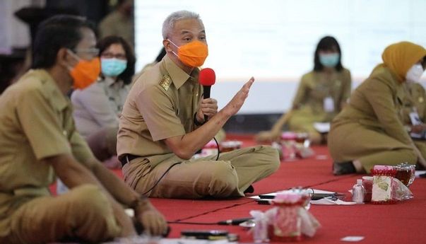 Berita Jateng: Ganjar Pranowo Undang Rektor hingga Buruh untuk Bahas UU Cipta Kerja