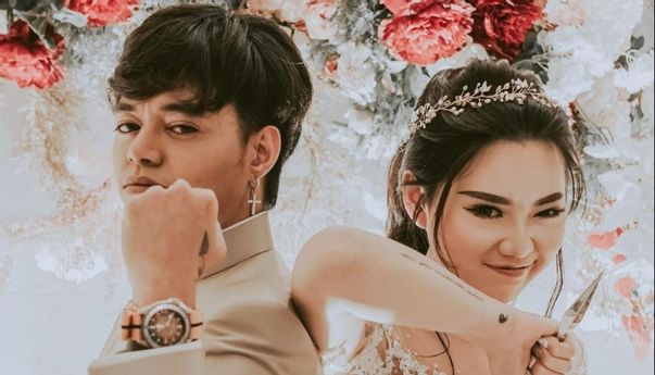 Berhasil Bikin Kaget! Ternyata Reza Arap Sudah Nikahi Wendy Walters Januari Lalu