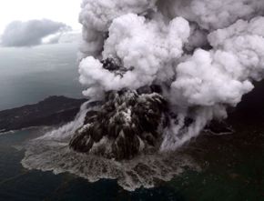 Anak Krakatau Erupsi, Bagaimana Statusnya?