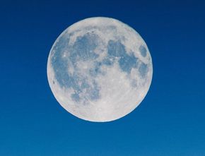 Jangan Sampai Ketinggalan! Fenomena Blue Moon Bisa Disaksikan di Seluruh Indonesia Pada 22 Agustus