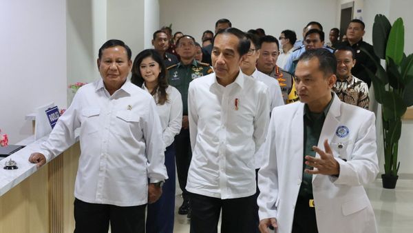 Presiden Jokowi Resmi Berikan Gelar Jenderal TNI Kehormatan ke Prabowo Subianto
