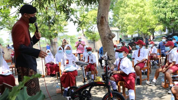 Ganjar Pranowo Mencari Bung Karno Muda, Hadiahnya Rp2,5 Juta