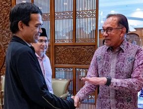PM Malaysia Sambut Hangat Kunjungan UAS di Kantornya, Sebut Peran Penting Ulama dalam Pemerintahan