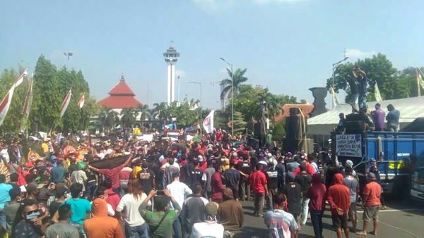 Berita Jateng: Para Biduan Dangdut Begoyang di Alun-Alun Kudus, Demonstrasi Rasa Konser