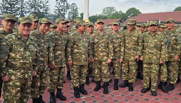 Prabowo Jelaskan Esensi Latihan Baris Berbaris Hari Pertama Retreat Kabinet Merah Putih di Akmil Magelang