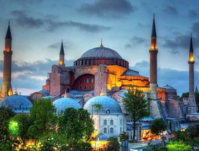 Setelah Vakum 88 Tahun: Masjid Hagia Sophia Kembali Gaungkan Azan dan Gelar Salat Tarawih