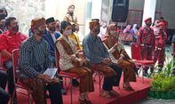 Pakai Surjan dan Diringi Gending Jawa, Gibran-Teguh Bersepeda Daftar ke KPU Solo