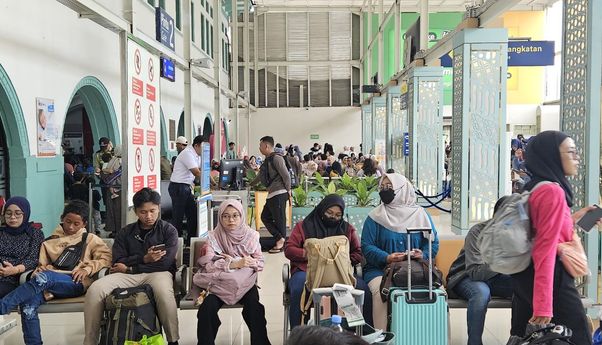 37.000 Penumpang Kereta Tiba di Jakarta pada Puncak Arus Balik Libur Panjang Isra Mikraj dan Imlek