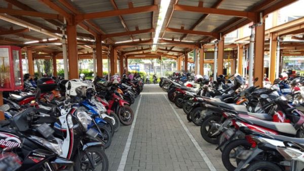 Puluhan Sepeda Motor Diparkir Bertahun-tahun di Parkiran Bandara Ngurah Rai