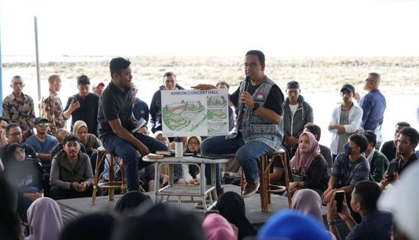Temui Warga Maluku, Anies Janji Bakal Bangunkan Lapangan Sepak Bola Berstandar FIFA