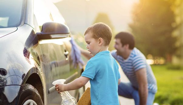 Jangan Sembarangan, Seperti Inilah Tips Cara Mencuci Mobil yang Benar!