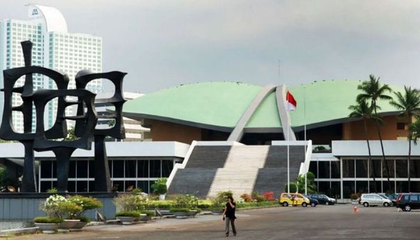 Kursi DPR Pileg 2024 versi Poltracking: PDIP Menurun, Golkar Bertambah, PPP Tak Lolos ke Senayan