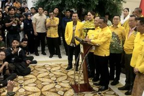 Bahlil Umumkan Susunan Pengurus Golkar, Tidak Ada Nama Jokowi dan Gibran