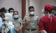Datangi RSUD Koja, Anies Kasih Semangat ke Nakes: Kami Back Up Sepenuhnya