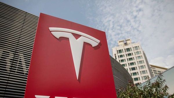 Lelaki yang Tuntut Tesla ke Pengadilan Berhasil Kantongi Duit Rp3,3 Miliar