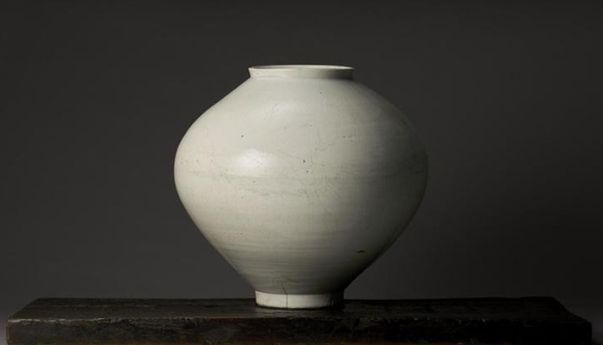 Guci Bulan Korea Abad ke-18 Terjual Rp46,6 Miliar di Lelang Christie's New York