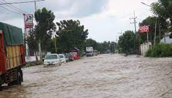 Surabaya Banjir, Sejumlah Jalan dan Rumah Warga Terendam