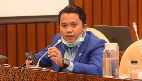 Suasana Memanas: PAN Ancam Balik Ade Armando yang Somasi Eddy Soeparno