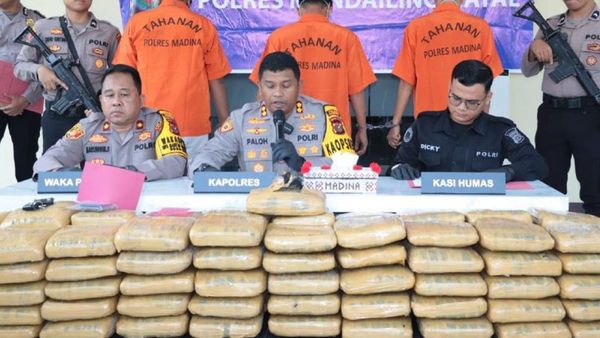 Polisi Tangkap 3 Kurir Ganja Asal Sumbar, Sita Barang Bukti 110 Kilogram