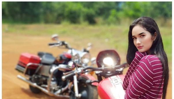 Artis Wanita Hobi Motor, Simak Seberapa Keren Mereka